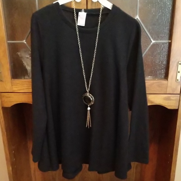 Route 3 Sweaters - LAST ONE 🎉 Flash SALE 🎉 Sweater & Necklace
